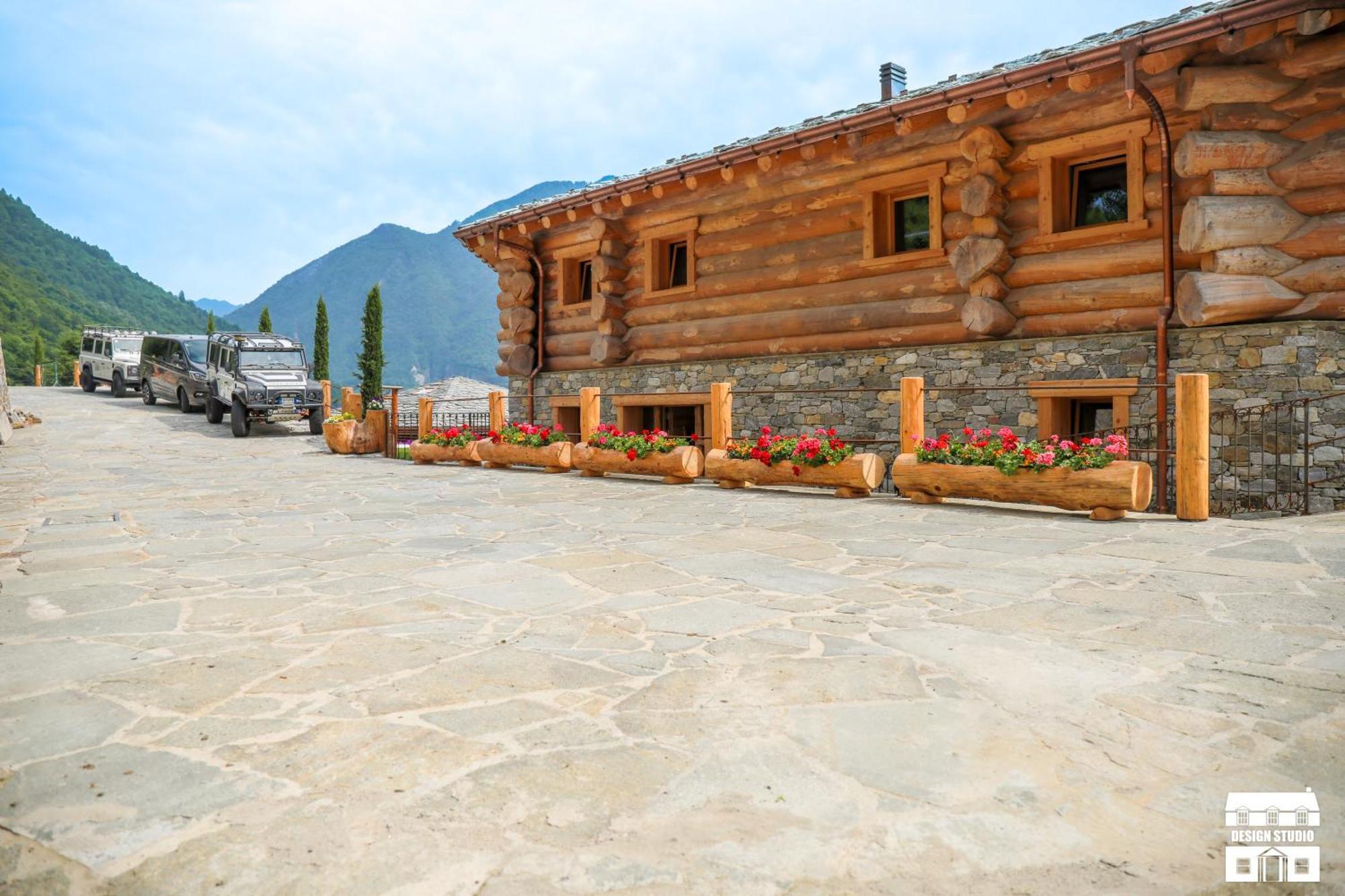 Chalet Antico Legno By Design Studio Sueglio Luaran gambar