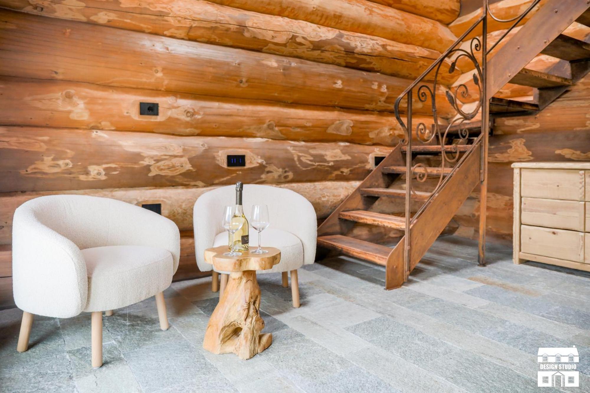 Chalet Antico Legno By Design Studio Sueglio Luaran gambar