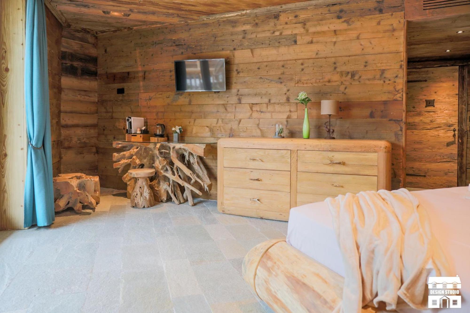 Chalet Antico Legno By Design Studio Sueglio Luaran gambar